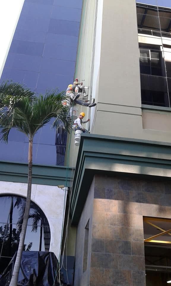 Pintura exterior en el Edificio El Astillero - 1