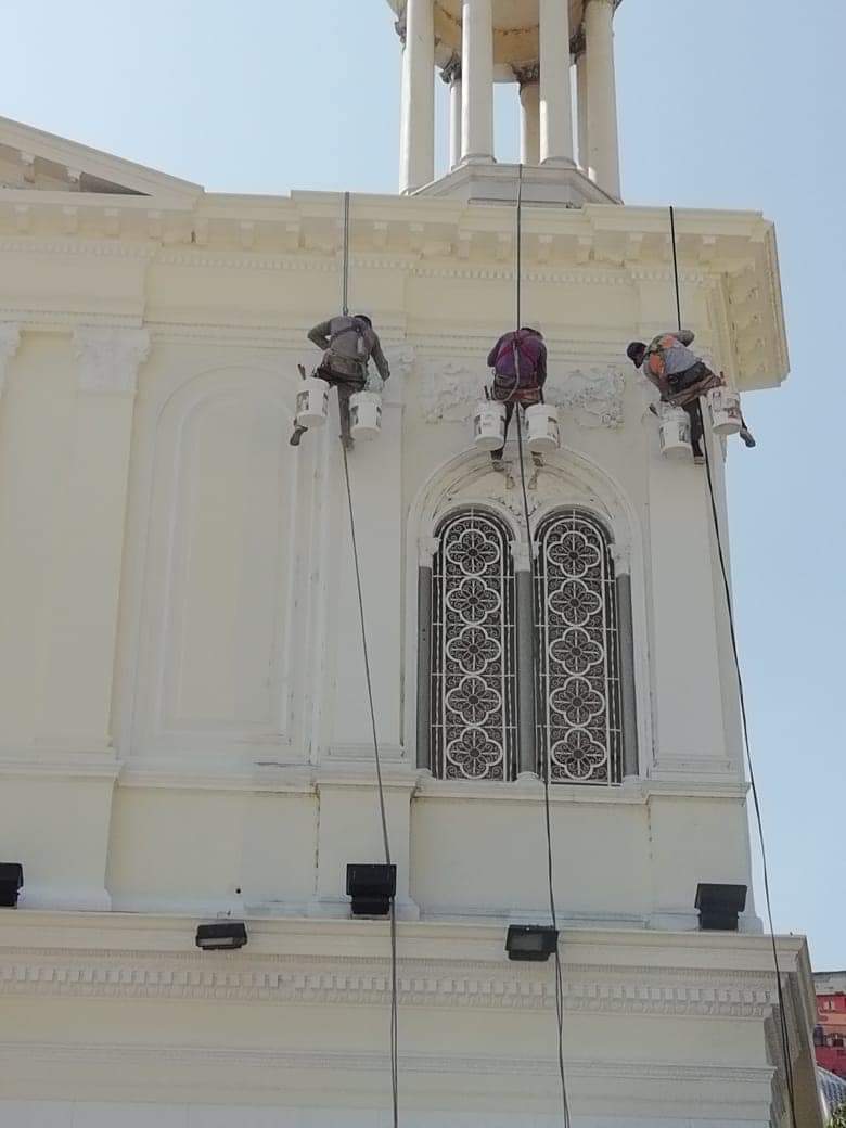 Pintura Exterior en Edificios de la regeneracion urbana desde el cerro santa Ana, la gobernación y la zona bancaria - 1